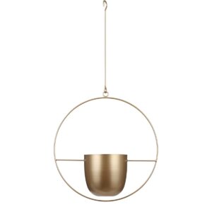 Dexter Hangpot L34 x B14 x H65 cm Goud Met de Dexter hangpot  geef je jouw plant een ereplekje in huis. Je hangt hem namelijk aan het plafond! De hangende bloempot is gemaakt van metaal en geeft jouw interieur een industriële touch. Het moderne design heeft een chique, gouden kleur, waardoor het groen van een plant nog mooier naar voren komt. Daar moet je wel naar kijken! De afmetingen zijn L34 x B14 x H65 cm. Casa & Viventes Breedte: 14cm Hoogte: 65cm Lengte: 34cm Gewicht: 530g kleuren: Goud, Goud Materialen: Ijzer merk: Mica Decorations
