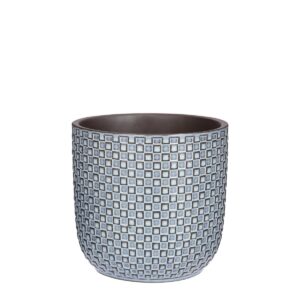 Daan Bloempot - H18 x Ø19 cm - Blauw Bloempot Daan uit de collectie van Mica Decorations fleurt je interieur in een mum van tijd op. De keramieken pot is namelijk speels afgewerkt met een patroon van kleine vierkantjes. Erg mooi in combinatie met de subtiele glans! Daarnaast heeft de pot een frisse blauwe kleur die het vrolijke karakter alleen maar weet te versterken. Welk plantje zet jij erin? De Daan potten zijn verkrijgbaar in verschillende kleuren en maten. Leuk om met elkaar te combineren! Deze bloempot is blauw en heeft een afmeting van H17,5 x Ø19 cm. CASA & VIVENTES Daan Bloempot - H18 x Ø19 cm - Blauw Breedte: 19cm Hoogte: 17.5cm Lengte: 19cm Diameter: 19cm Gewicht: 1820g kleuren: Blauw, Blauw Materialen: Keramiek, Keramiek merk: Mica Decorations