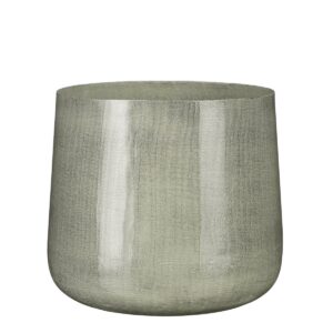 Benson Bloempot  H24 x Ø26 cm  Metaal  Lichtgrijs Met de Benson bloempot geef je jouw interieur een stoere touch! De bloempot is namelijk gemaakt van metaal waardoor deze een industriële uitstraling heeft. Het design is lichtgrijs met een overloop van donkere details. De afmetingen zijn H24 x Ø26 cm. Niet de juiste maat of kleur? De Benson bloempotten zijn er in diverse afmetingen en kleuren. Casa & Viventes Breedte: 26cm Hoogte: 24cm Lengte: 26cm Diameter: 26cm Gewicht: 1240g kleuren: Grijs Materialen: Ijzer merk: Mica Decorations