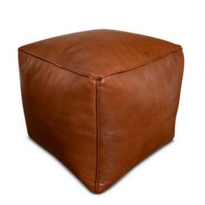 Leren poef - karamelbruin (vierkant) Gevuld geleverd Wil je je huis nog gezelliger maken of een leuke boho sfeer geven? Dan zijn onze handgemaakte poefs perfect voor jou! De leren poef caramel bruin (vierkant) wordt vaak gebruikt als decoratie, maar is ook ideaal als voetenbankje of als extra zitplaats voor kinderen. De poef wordt het meest gebruikt in de woonkamer, slaapkamer of in een kinderkamer. Wij hebben een kleurrijk assortiment dat bij elke ruimte in uw huis past. De poefs zijn handgemaakt van hoogwaardig echt leer en met liefde gemaakt door een coöperatie van ambachtslieden. Individuele stukken leer worden met de hand aan elkaar gestikt. De leren poef wordt vervolgens in de zon gelegd en geolied om de mooie gebruinde kleur te krijgen, of met de hand geverfd tot een op maat gemaakt kleurenpalet met behulp van natuurlijke, plantaardige materialen. Ze worden van begin tot eind volledig met de hand gemaakt, met dezelfde traditionele technieken die tientallen jaren meegaan. Houd er rekening mee dat natuurlijke kleurvariaties, rimpels en vouwen deel uitmaken van de unieke kenmerken van leer en alleen maar schoonheid en karakter toevoegen. Casa & Viventes Breedte: 40cm Hoogte: 35cm Lengte: 40cm Gewicht: 12000.00g kleuren: Bruin, Bruin Materialen: Leer, Leer merk: Poufs & Pillows