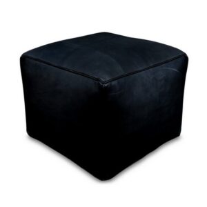 Leren vierkante poef zwart gevuld geleverd Wil je je huis nog gezelliger maken of een leuke boho sfeer geven? Dan zijn onze handgemaakte poefs perfect voor jou! De leren poef zwart (vierkant) wordt vaak gebruikt als decoratie, maar is ook ideaal als voetenbankje of als extra zitplaats voor kinderen. De poef wordt het meest gebruikt in de woonkamer, slaapkamer of kinderkamer. Wij hebben een kleurrijk assortiment dat bij elke ruimte in uw huis past. De poefs zijn handgemaakt van hoogwaardig echt leer en met liefde gemaakt door een coöperatie van ambachtslieden. Individuele stukken leer worden geverfd, aan elkaar gestikt en vervolgens versierd met ingewikkeld handnaaiwerk. De leren poef wordt in de zon gezet om de mooie gebruinde kleur te krijgen, of met de hand geverfd tot een op maat gemaakt kleurenpalet met behulp van natuurlijke, plantaardige materialen. Ze worden van begin tot eind volledig met de hand gemaakt, met dezelfde traditionele technieken die tientallen jaren meegaan. Houd er rekening mee dat natuurlijke kleurvariaties, rimpels en vouwen deel uitmaken van de unieke kenmerken van leer en alleen maar schoonheid en karakter toevoegen. Casa & Viventes Breedte: 40cm Hoogte: 35cm Lengte: 40cm Gewicht: 11000.00g kleuren: Zwart, Zwart Materialen: Leer, Leer merk: Poufs & Pillows