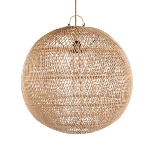 The Bubble Hanger Naturel M Geïnspireerd door de speelse essentie van drijvende bubbels, voegt de bubbelhanger een leuke touch toe aan je decor en blijft veelzijdig genoeg als aanvulling op moderne, eigentijdse of Boheemse interieur. Dit unieke hanglamp heeft een reeks ingewikkeld geweven rattan -orbs, waardoor een zachte, uitnodigende gloed ontstaat die het perfect maakt voor elke kamer - van eetgedeelte tot gezellige hoeken. Deze lampschaduw heeft geen elektrische bedrading of pluggen. We verkopen deze fittingen apart, . Zoek naar een fitting in onze winkel en selecteren de gewenste look en het type. Casa & Viventes Breedte: 50cm Hoogte: 50cm Lengte: 50cm Gewicht: 900g Materialen: Rotan merk: Bazar Bizar Living