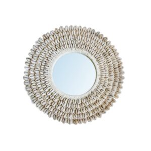 The Papua Mirror Natural M De Papoea Mirror is een unieke fusie van natuurlijke materialen en ambachtelijk vakmanschap, perfect voor het verbeteren van uw binnenruimtes. Handgemaakt in Indonesië, deze spiegel heeft een verbluffende combinatie van katoen en schaal, met hun natuurlijke kleuren en texturen. Het ontwerp weerspiegelt een diepe waardering voor de schoonheid van de natuur en biedt aardse elegantie en tijdloze aantrekkingskracht. Met zijn ingewikkelde detaillering en zachte tonen dient de Papoea -spiegel zowel een functioneel stuk als een kunstwerk, naadloos in elke kamer te mengen terwijl hij warmte en karakter toevoegt. Ervaar de charme van het Indonesische kunstenaarschap met de Papoea Mirror. Casa & Viventes Breedte: 35cm Hoogte: 5cm Lengte: 35cm Gewicht: 2000g merk: Bazar Bizar Livin