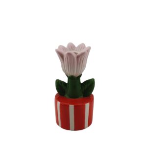 Kandelaar Tulip steengoed oranje/roze 9x8,5x17,5 cm Tulpen van Amsterdam - Tulpen zijn synoniem met Nederland, en met deze tulpenkandhouder heb je er altijd een in je huis. Breng de lente in uw huis met deze tulpen kandelaar: de ultieme stemmingsbooster! Belangrijkste kenmerken: Gemaakt van: DolomitedImensions: 9x8.5x17.5 cm Styling Tip: kies een kaars in een van dezelfde kleuren als de Tulip Candlestick voor een perfecte toon-op-tone look! Casa & Viventes merk: Housevitamin
