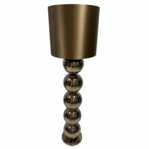 XL Bollamp - Sepia Prachtige XL Bollamp -Sepia vloerlamp bestaat uit 5 metalen bollen. Het model is ca. 170cm met kap. De lamp wordt geleverd met een satijnen kap.De afmeting van de lamp vind je onderin: Lengte 50cm Breedte 50cm Hoogte 165cm   CASA & VIVENTES XL Bollamp - Sepia merk: Luxury Living B.V. Gemaakt in: CN