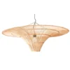 The Sky Hanglamp - Naturel - XXL Deze hanger of plafondlamp is al het meest besproken in onze collectie! Dit Rotan -meesterwerk is verkrijgbaar in drie maten, variërend van medium tot massief, als een kunstwerk voor je plafond. Het maakt niet uit of je er een hangt of alle drie combineert - je interieur zal schijnen als nooit tevoren. Ook verkrijgbaar in zwart (twee maten). Deze lampschaduw heeft geen elektrische bedrading of pluggen. We verkopen deze fittingen apart, zowel plafond gemonteerd als met plug. Zoek naar een fitting in onze winkel en selecteren de gewenste look en het type. Casa & Viventes Breedte: 150cm Hoogte: 43cm Lengte: 150cm Gewicht: 10000.00g Materialen: Rotan merk: Bazar Bizar Living