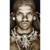 Gobelin geweven wandtapijt 120/180 Samburu Warrior Kenya WH1615 uitgerekt op een draagbalk Over de kunstenaar:De Duitse documentaire fotograaf Mario Gerth wordt geprezen om zijn uitgebreide reizen naar meer dan 80 landen op vijf continenten als onderdeel van zijn passie. Hij heeft te maken gehad met burgerlijke onrust, armoede en geweld, maar heeft ook schoonheid gevonden in culturen en mensen.Gerths fotografie, met een bijzondere focus op Afrika, toont de natuurlijke en menselijke diversiteit van het continent en benadrukt de unieke culturele en sociale kwaliteiten die hij bewondert. Zijn werk weerspiegelt de waardigheid en gratie van Afrikaanse individuen, van de trots van ouderen tot de harmonie van landschappen. De fotografie van Gerth wordt internationaal erkend door Time Magazine als transformerend. Ontdek de Gobelins-collectie, met geweven kunstwerken van getalenteerde kunstenaars, fotografen en ontwerpers. Elk stuk is vervaardigd met katoenen garens, waarbij slechts acht kleuren zijn gebruikt om een ​​fotorealistisch resultaat te bereiken. De collectie biedt drie maten: small (vierkant), medium en large.Verfraai uw ruimte met onze gecertificeerde geluidsdempende gobelins. Hoewel alle textielkunstwerken op natuurlijke wijze geluid absorberen, kunnen we extra akoestisch dempend materiaal toevoegen dat is gemaakt van gerecyclede jeans voor superieure geluidsreductie. Dit milieuvriendelijke proces omvat mechanische recycling, waarbij jeans worden gereduceerd tot vezels, waarbij alle niet-textiele componenten worden verwijderd. Transformeer uw interieur met onze kleurrijke, akoestische Gobelins. Casa & Viventes Breedte: 115cm Hoogte: 180cm Lengte: 3cm Gewicht: 5000g kleuren: Zwart Materialen: Katoen, Katoen merk: MONDiART