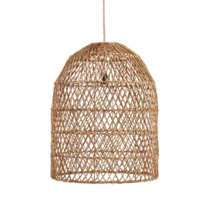 De Xiomara Hanger - Naturel - XL Lamp Breng een gevoel van charme en natuurlijke schoonheid in uw huis met de Xiomara -hanger, gemaakt van Banana Leaf. Het unieke ontwerp en het gestructureerde weven creëren een warme, uitnodigende ambiance, perfect voor eetkamers, woonruimtes of gezellige hoeken. De naam "Xiomara" verwijst naar zijn opvallende persoonlijkheid, waardoor deze hanger een echt statement -stuk is. Wanneer het wordt verlicht, werpt het een zachte, gouden gloed die zijn organische materialen benadrukt en een vleugje aardse verfijning toevoegt aan elke kamer. Deze lampschaduw heeft geen elektrische bedrading of pluggen. We verkopen deze fittingen apart, beide plafond gemonteerd als met plug. Zoek naar een aanpassing in onze winkel en selecteer de gewenste look en het type. Casa & Viventes Breedte: 55cm Hoogte: 70cm Lengte: 55cm Gewicht: 2295g merk: Bazar Bizar Living