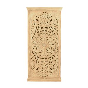 Kledingkast Deze moderne kledingkast van mangohout is een blikvanger in elke entree. Achter de twee deuren is voldoende ruimte voor diverse kledingstukken. Je kunt zelf bepalen of je de kast met 3 planken of een kledingroede wilt gebruiken. Visueel maakt de gangkast indruk met zijn oosterse stijl en het uitgebreide houtsnijwerk op de deuren. Hier is elk onderdeel een uniek stukje waarde. Binnenin 3 planken, 1 kledingroede Casa & Viventes Breedte: 90cm Hoogte: 185cm Lengte: 45cm Gewicht: 63000.00g kleuren: Bruin Materialen: Hout, Hout merk: SIT Möbel Im- und Export