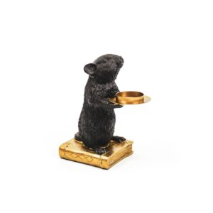 Kaarshouder Muis Polyresin Zwart 8x10x17cm MIGHTY MOUSE - Neem het leven niet te serieus en laat onze dierenfiguren je interieur opvrolijken. Deze muiskaarshouder laat met trots je waxinelichtje zien, want hij wil gewoon je interieur opfleuren. Belangrijke kenmerken: - Gemaakt van polyresin - Waxinelichthouder is gemaakt van metaal  Kaars is niet inbegrepen -Afmeting: 8x10x17cmStylingtip: Met of zonder kaars: het zal hoe dan ook je huis opfleuren. Casa & Viventes kleuren: Zwart, Goud Materialen: Massief goud, Keramiek, Metaal, Polyresin merk: Housevitamin