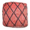 Pouffe vintage K1373 Dit unieke vloerkussen is een echte eyecatcher en geeft een leuke bohemian sfeer aan je woon- of slaapkamer. Het kussen is gemaakt van een vintage berberkleed waardoor je zeker weet dat er geen tweede meer van is. Een origineel item; je hebt een kunstwerk gevonden! Handgemaakte vintage kussens Historisch gezien worden vloerkussens gemaakt van vloerkleden. De ambachtslieden snijden de handgeweven unieke tapijten in vierkante stukken die vervolgens weer aan elkaar worden genaaid. Dit geeft uw vloerkussen een origineel verhaal en maakt het uniek. De vloerkussens worden gemaakt door ambachtslieden met een mix van liefde, wol en jarenlange ervaring.  Hierbij kunnen wij met trots garanderen dat bij elke aankoop de maker van uw prachtige vloerkussen ten goede komt. Dit is uiterst belangrijk en de enige manier om dit traditionele ambacht levend te houden. De vloerkussens zijn ook verkrijgbaar in andere kleuren. Ook is het leuk om een ​​van onze vloerkussens te combineren met onze kussens. Casa & Viventes kleuren: Meerkleurig, Zwart Materialen: Wol, Katoen, Wol, Diamant merk: Poufs & Pillows