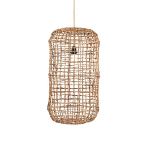 De Kuso-hanger - Naturel - L    Lamp Voeg warmte en charme toe aan uw huis met de Kuso -hanger, een prachtig vervaardigde lamp van bananenblad. Met zijn nestachtige ontwerp en aardse textuur brengt deze hanger een gezellige, organische sfeer in elke ruimte. Als het verlicht is, werpt het een zachte, betoverende gloed, die uw woonkamer, eetkamer of slaapkamer in een serene retraite wordt. Deze lampschaduw heeft geen elektrische bedrading of pluggen. We verkopen deze fittingen apart, beide plafond gemonteerd als met plug. Zoek naar een aanpassing in onze winkel en selecteer de gewenste look en het type. Casa & Viventes Breedte: 40cm Hoogte: 74cm Lengte: 40cm Gewicht: 1000g merk: Bazar Bizar Living