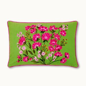 Cushion bedekt bloemen groen kussenhoes Onze nieuwste schatten bij door Vivi. Cushion covers uit India! De ontwerpen zijn uitgebreid geborduurd met machines en de juiste sierrand geeft het kussen een frame. 100% katoen 60x40 cm alleen kussensloop, geen vulling. Casa & Viventes merk: by Vivi.