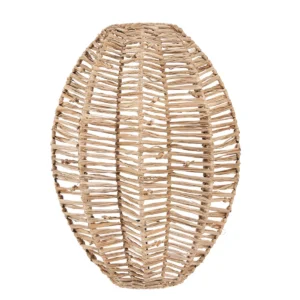 De Avanti Wall Applique - Naturel - M wandlamp Het perfecte accent voor elke muur is een mooie, natuurlijk ogende wandlamp. Maak een einde aan de duisternis in gangen en hoeken en voeg aangenaam gebroken licht toe met de wandapplique Avanti wandlamp. De raffia-soorten verzachten het licht en creëren ingewikkelde patronen op muren en plafonds. De natuurlijke tint en unieke gevouwen vorm van het ontwerp maken het tot een waar kunstwerk. Deze lampenkap heeft geen elektrische bedrading of stekkers. Deze armaturen verkopen wij los, zowel plafondmontage als met stekker.  CASA & VIVENTES De Avanti Wall Applique - Naturel - M Breedte: 15cm Hoogte: 40cm Lengte: 30cm Gewicht: 400g Materialen: Raffia merk: Bazar Bizar Living