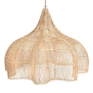 The Whipped hanger - Naturel - XXL Mis onze best verkochte XXL hanger lamp niet. Een uniek gevormd stuk dat elke kamer, binnen of bedekt buiten, in een Boho Chic -ruimte pakt. Deze lampschaduw heeft geen elektrische bedrading of pluggen. We verkopen deze fittingen apart. CASA & VIVENTES The Whipped hanger - Naturel - XXL Breedte: 150cm Hoogte: 103cm Lengte: 150cm Gewicht: 13000.00g Materialen: Rotan, Rotan merk: Bazar Bizar Living