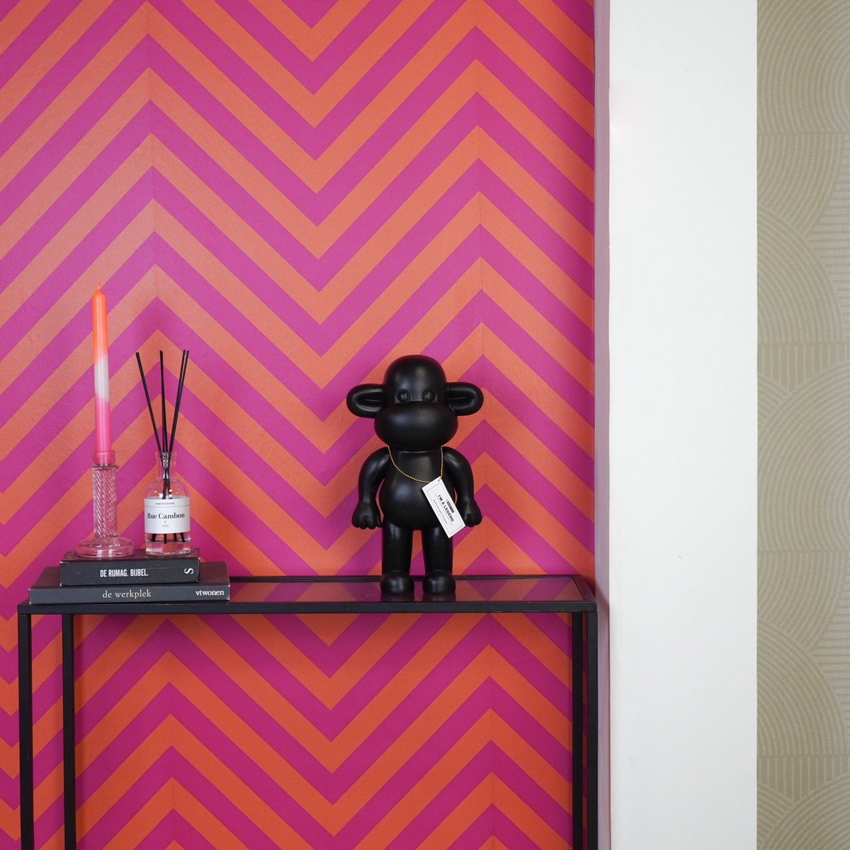 Ornament aap beeldje 'de legende' polyresin zwart 20,5x13,5x35cm - Afbeelding 2