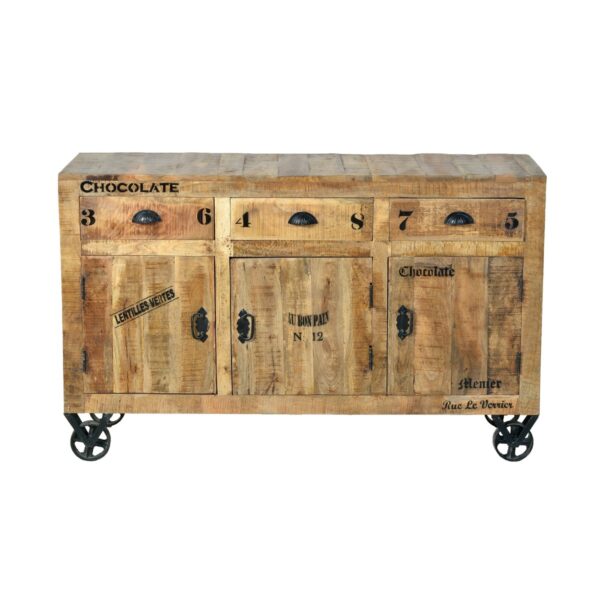 Console tafel De combinatie van gelakt mangohout en metalen beslag in antiek zwart geven het dressoir zijn rustieke charme. Het gebruikte hout is afkomstig van oude schuren, huizen en rijstbakken en is bijzonder sterk en veerkrachtig. Het natuurlijke weer zorgt voor een bijzonder warme kleur die elke kamer in een mum van tijd gezellig maakt. Er is veel afgesloten opbergruimte in drie lades en achter drie deuren. De industriële look wordt afgerond door zwarte prints die doen denken aan transport- en opbergdozen. De handgesmede wielen en beslag passen perfect in het industriële thema dat deze meubelserie vertelt. Door de wielen is het dressoir iets verhoogd, waardoor een luchtige, lichte uitstraling ontstaat. Dankzij de natuurlijke uitstraling van mangohout kan de ladekast in vele woonstijlen worden gebruikt - bijvoorbeeld in de woonkamer, slaapkamer, eetkamer of kantoor. op wielen CASA & VIVENTES Console tafel Breedte: 140cm Hoogte: 86cm Lengte: 40cm Gewicht: 37000.00g kleuren: Bruin, Zwart, Zwart Materialen: Hout, Hout, Metaal merk: SIT Möbel Im- und Export