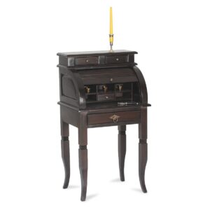 Secretaris, bureau  Bent u op zoek naar een bijzondere plek voor je schrijfwerk? Dan is deze secretaresse iets voor jou. Hij overtuigt door zijn tijdloos design in vintage-stijl en het royale schrijfoppervlak. Achter het rolluik bevinden zich 5 kleine open vakken en een kleine lade, die voldoende ruimte bieden voor diverse kantoorbenodigdheden. Een grote lade onder het schrijfblad en twee kleinere lades boven het rolluik zorgen voor extra opbergruimte. Hoogte tot tafelblad 66 cm, schrijfblad 41x19 cm, uitgeschoven 34x32,5 cm. CASA & VIVENTES Secretaris, bureau Breedte: 55cm Hoogte: 100cm Lengte: 41cm Gewicht: 25000.00g kleuren: Bruin, Bruin Materialen: Hout merk: SIT Möbel Im- und Export