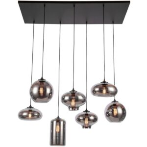 Ava Hanglamp Smoke Glas 7 Licht De Hanglamp Smoke Glas 7-Licht bestaat uit 7 glazen kelken. Het glas is van donker glas, hierdoor geeft dit een warme sfeer wanneer deze aan staat. In combinatie met warme lichten wordt deze lamp een ware eyecatcher in huis! Plaat 50x120cm Glazen Van ø18cm tot ø28cm Kabels Verstelbaar tot 120cm De lamp wordt geleverd met een plaat en 7 glazen kelken. Voor deze lamp zijn lampen met een E27-fitting geschikt.  Casa & Viventes kleuren: Zwart Materialen: Staal, Glas, Glas, Metaal merk: Luxury Living B.V.