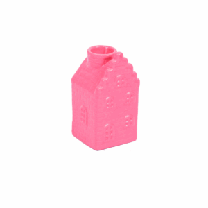 Kaarshouder - Huis - Keramiek - Neon Roze - 6x6x11cm HUIS + KAARS = EEN THUIS - Een huis heeft licht en warmte nodig om zich thuis te voelen. Deze woning zorgt voor licht en warmte in uw interieur. Bovendien doen deze huizen denken aan Amsterdamse huizen. Haal dus het stadsgevoel in huis en laat ze binnenshuis stralen! Belangrijke kenmerken: - Gemaakt van keramiek - Afmeting: 6x6x11cm  CASA & VIVENTES Kaarshouder - Huis - Keramiek - Neon Roze - 6x6x11cm kleuren: Roze Materialen: Keramiek merk: Housevitamin