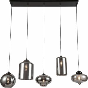Ava Hanglamp Smoke Glas 5-Licht Mix De Hanglamp Smoke Glas 5-Licht Mix bestaat uit 5 glazen Kelken. Het glas is van donker glas, hierdoor geeft dit een warme sfeer wanneer deze aan staat. In combinatie met warme lichten wordt deze lamp een ware eyecatcher in huis! Plaat 20x120cm Glazen Van ø18cm tot ø27cm Kabels Verstelbaar tot 120cm De lamp wordt geleverd met een plaat en 5 glazen kelken. Voor deze lamp zijn lampen met een E27-fitting geschikt.  lamp  CASA & VIVENTES Ava Hanglamp Smoke Glas 5-Licht Mix Materialen: Staal, Glas, Glas merk: Luxury Living B.V.