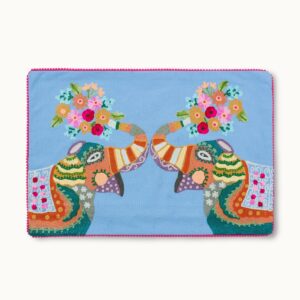 Alternative view of Kussenhoes met vulling olifanten