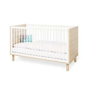 Ledikant 'Flow' • Decor: essen met echt houtpatroon en effen, wit • L 145 cm, B 75 cm, H 85 cm • Matrasmaat 140 x 70 cm • 3 verwijderbare staven • Lattenbodem met 3 mogelijke hoogtes • Kan worden omgebouwd tot juniorbed of kinderbank, inclusief 2 verwijderbare zijkanten • Hoogwaardige meubelpoten van massief grenen, gelakt in askleur Casa & Viventes Breedte: 75cm Hoogte: 85cm Lengte: 145cm Gewicht: 40g Materialen: Hout, Hout merk: Pinolino Kinderträume