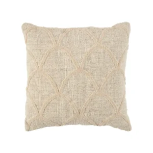 De Sahara Kussenhoes Naturel Transformeer uw ruimte in een exotisch toevluchtsoord met onze Sahara-kussenhoes, een heerlijke mix van stijl en comfort die perfect is om een ​​vleugje reislust aan uw huis toe te voegen. Deze hoes weerspiegelt de geest van avontuur en de schoonheid van het woestijnlandschap. De ingewikkelde patronen en warme tinten roepen beelden op van zonovergoten zand en woestijnnachten met sterren, waardoor het een ideale keuze is voor degenen die dromen van een verre horizon en adembenemende vergezichten. Casa & Viventes Breedte: 50cm Hoogte: 10cm Lengte: 50cm Gewicht: 350g Materialen: Katoen merk: Bazar Bizar Living
