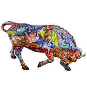 Poly bull straatkunst Dit decoratieobject Bull Street Art van GILDE Handwerk is een bijzonder decoratiestuk. Street art is een nadrukkelijk intellectuele abstracte kunst. De street art of beter bekende pop art stroming zette letterlijk alle regels van de kunst op hun kop en ontstond in de jaren vijftig en zestig. Deze kunststijl is herontdekt in zijn kleurrijke ontwerp voor liefhebbers met ongewone voorkeuren. Houd jij van opvallende en ongewone dingen? Dan maak je met dit stierdierfiguur de juiste keuze en geef je jouw woonruimte zeker een opvallende eyecatcher. CASA & VIVENTES Poly bull straatkunst Breedte: 52cm Hoogte: 27cm Lengte: 15cm Gewicht: 2080g kleuren: Meerkleurig Materialen: Polyresin merk: GILDE HANDWERK