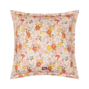 Vierkante kussen "Spring Garden" Bloemenkussen met leidingen klassieke elegantie en een vleugje lente op zoek naar het perfecte thuisaccessoire? Ons klassieke vierkante kussen (40x40 cm) is de ideale combinatie van stijl, comfort en duurzaamheid. Gemaakt van hoogwaardige stoffen met exclusieve bloemenpatronen, brengt het een frisse en luchtige sfeer in elke ruimte. De delicate bloemen en pastelstrepen creëren een subtiele maar elegante look die een aanvulling vormt op zowel moderne als klassieke interieurs. Het kussen is prachtig afgewerkt met decoratieve leidingen, het toevoegen van een verfijnde touch en het tonen van aandacht voor detail. Gevuld met een zacht maar veerkrachtig inzetstuk, biedt het zowel comfort als langdurige vorm. Dit is een goed gemaakt, handgemaakt product, ontworpen om jarenlang van te genieten. Waarom zul je het geweldig vinden? Geweldig voor de woonkamer, slaapkamer of kinderdagverblijf.  Een perfect cadeau idee! Dit kussen maakt een doordacht en stijlvol cadeau voor een huiswarming, moederdag of een verjaardag. Een prachtig accent dat warmte en een frisse aanraking toevoegt aan elk huis. Origineel katoenen kussen in geschilderde bladeren is een toevoeging aan de nieuwe collectie. Ons aquarelbosmotief past perfect in de aura en zal een unieke sfeer in de kamer brengen. De nieuwste collectie is gemaakt van onze liefde voor wandelen in het bos, door de nacht in het wild in een tent door te brengen. We houden van de natuur, we zorgen er om en respecteren het. Het kussen wordt stevig gemaakt en genaaid uit hoogwaardige katoenen stof met ons oorspronkelijke ontwerp. De kleurrijke stof zal de wieg van je kleintje opvrolijken, maar zal er even mooi uitzien in de woonkamer. We moedigen u aan om kussencomposities uit de beschikbare patronen te maken. In het kussen zit gevuld met hoogwaardige anti-allergische siliconenbal. Het kan veilig worden gewassen in een wasmachine, het inzetstuk verliest zijn donzins en elasticiteit niet. Stof: 100% katoen (OEKO-TEX® gecertificeerd). Wastemperatuur: tot 30 ° C. Grootte: 40 x 40 cm.  Casa & Viventes merk: Moi Mili