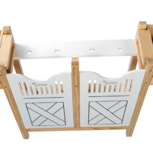 Alternative view of Paardenbox voor 4 stokpaarden