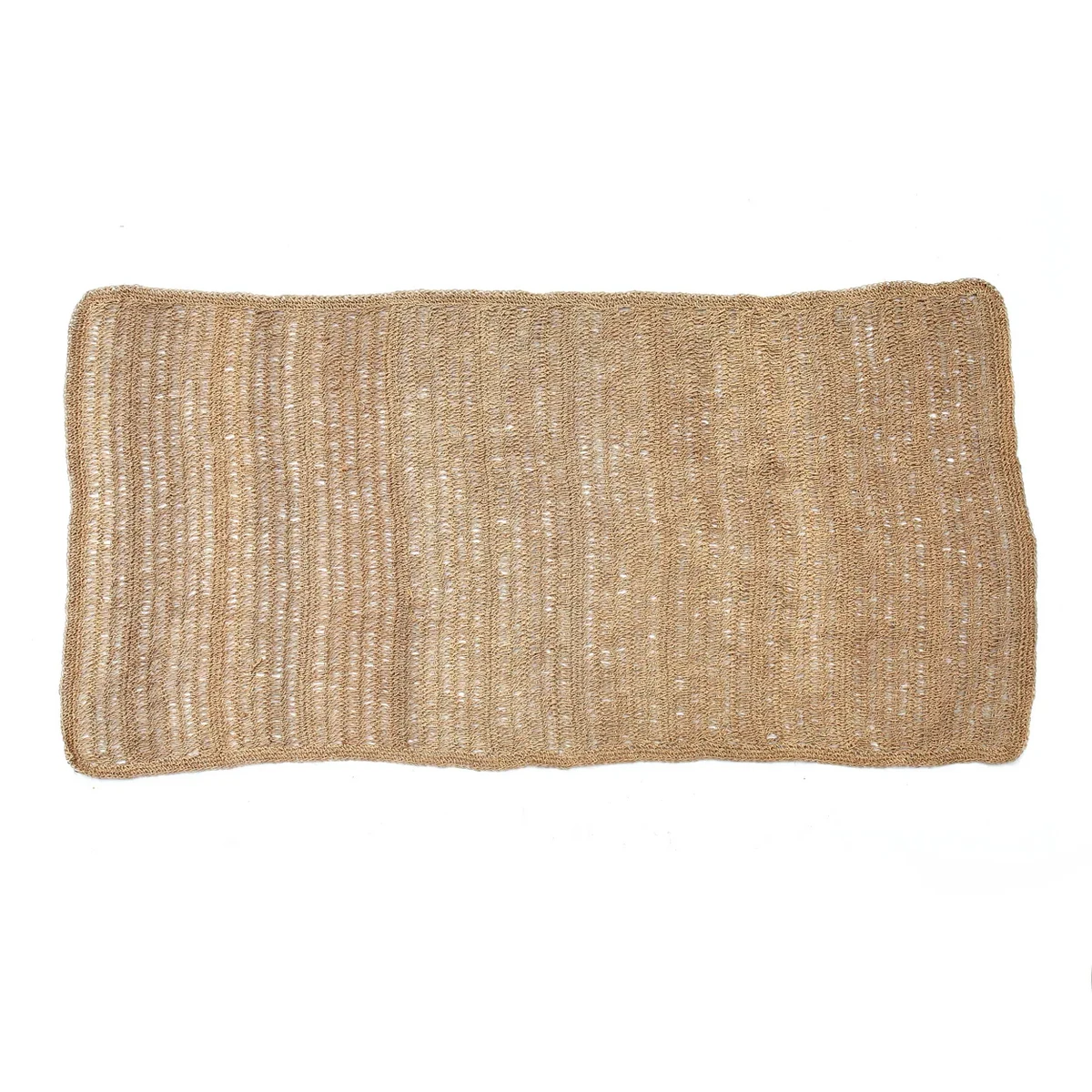 Het Zeegras Tapijt - Naturel - 180x240 Ons rechthoekige zeegrastapijt gemaakt met raffia, sisal en palm heeft een natuurlijke kleur. Het geeft textuur en zachtheid aan een harde vloer. Het is van nature slijtvast en ideaal voor uw keuken, woonruimte of overdekt terras. CASA & VIVENTES Het Zeegras Tapijt - Naturel - 180x240 Breedte: 240cm Hoogte: 2cm Lengte: 180cm Gewicht: 2000g Materialen: Zeegras, Zeegras merk: Bazar Bizar Living