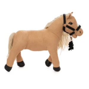 Daisy, blonde knuffelpony 30cm Dompel jezelf onder in een wereld van fantasie en avontuur met speelgoedpony, Daisy! Deze prachtig blonde pony van 30 cm is niet zomaar een gewoon speelgoedpaard - het is een toegangspoort tot een magisch universum van spel en creativiteit. Met zijn zachte uitdrukking en charmante details zoals de zachte garen manen en staart en stijlvolle PU hoeven, straalt Daisy een authentieke schoonheid uit die de verbeelding en harten van kinderen boeit. Maar het is niet alleen zijn uiterlijk dat Daisy speciaal maakt - zijn verstelbare benen maken verschillende houdingen en uitdrukkingen mogelijk, waardoor kinderen nog meer mogelijkheden krijgen om te ontdekken en te creëren in hun spel. Uitgerust met het meegeleverde zwarte nylon halster, is het gemakkelijk om Daisy overal mee naartoe te nemen op avonturen. Of het nu gaat om een ​​uitstapje naar het park, vrienden bezoeken of een spannende reis door de verbeelding, Daisy is altijd klaar voor nieuwe ervaringen en avonturen. Daisy is echter meer dan alleen een speelgoedpony - het is een trouwe vriend en onschatbare speelkameraad. Door te spelen met Daisy kunnen kinderen vriendschappen ontwikkelen, leren samenwerken en hun creativiteit en verbeelding vergroten. Van rollenspellen als ridders in toernooien en prinsessenavonturen tot dagelijkse ervaringen zoals wandelingen en races, Daisy zal er altijd zijn om speeltijd leuker en spannender te maken. Daisy is afgeleid van het stokpaardje Beauty , waardoor Daisy de ideale keuze is voor je kleine zusje, broertje of misschien zelfs jezelf. Wie zou volgens jou een daisy moeten hebben? Neem Daisy mee op een reis door de verbeelding. Waar je ook terechtkomt, daisy zal er altijd zijn om onvergetelijke herinneringen en ervaringen te creëren die je zult koesteren en jarenlang zult delen. CASA & VIVENTES Daisy, blonde knuffelpony 30cm Adviesleeftijd 3+ merk: ByASTRUP