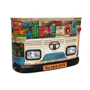 Vrachtwagen teller Een meubelstuk waar je twee keer naar kijkt. Deze toonbank is gemaakt van een gerecycled vrachtwagenfront en elementen van kleurrijk teruggewonnen hout. Het authentieke metalen vrachtwagenfront met opschrift maakt de toonbankkast tot een absolute blikvanger in fabrieksdesign. Aan de achterkant bevinden zich houders voor een bril en een bril. Deze toonbank verfraait in een mum van tijd elke keuken, bar en kelder en trekt geïnteresseerde blikken. Het leuke, originele design onderstreept de trendy retro-flair die de truckcounter met zich meebrengt. Elk meubelstuk van dit meubel is uniek en net iets anders, waardoor de toonbank een individueel tintje krijgt. Achterhouder voor flessen en glazen CASA & VIVENTES Vrachtwagen teller Breedte: 160cm Hoogte: 108cm Lengte: 43cm Gewicht: 85000.00g kleuren: Meerkleurig Materialen: Metaal, Hout, Hout, Metaal merk: SIT Möbel Im- und Export
