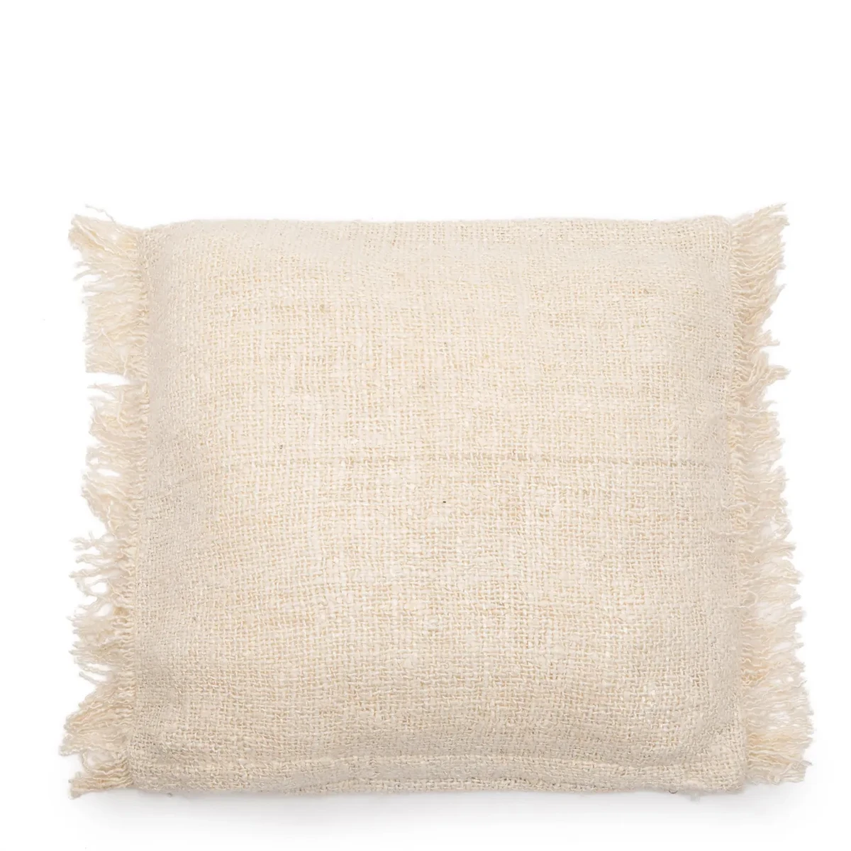 The Oh My Gee Kussenhoes Crème 60x60 Dit katoenen kussen voegt een prachtig textuur element toe aan uw stoffering. Een onmisbaar stuk om een boho-sfeer toe te voegen aan je woonkamer, slaapkamer of zelfs in de tuin of overdekt terras. Eindeloze mogelijkheden om jouw persoonlijke stijl te creëren. Binnenkussen niet inbegrepen! Dit unieke textielproduct is met de hand geproduceerd en geverfd, waardoor elk afzonderlijk item een eigen persoonlijkheid krijgt waarbij kleine kleurvariaties niet als een defect maar als een onderscheidend karakter van het product moeten worden beschouwd. Casa & Viventes Breedte: 60cm Hoogte: 10cm Lengte: 60cm Gewicht: 1800g Materialen: Katoen merk: Bazar Bizar Living