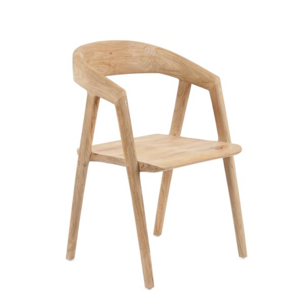 De Teluk eetkamerstoel De Teluk eetkamerstoel is zowel elegant als tijdloos, waardoor hij een perfecte aanvulling is op je eetkamersetting. Dankzij de stevige rugsteun kunt u urenlang aan tafel zitten en misschien heeft u zelfs helemaal geen zin meer om op te staan! De Teluk is gemaakt van teruggewonnen teakhout, wat betekent dat uw beslissing om deze stoel te kopen ook het milieu ten goede komt. Pluspunt: deze geüpcyclede houtsoort heeft veel karakter. Deze stoel kan zowel binnen als overdekt buiten gebruikt worden (pas op voor vochtig weer). Casa & Viventes Breedte: 50cm Hoogte: 83cm Lengte: 50cm Gewicht: 8200g merk: Bazar Bizar Living