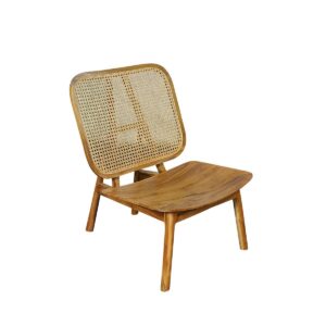 Stoel Het inherent elegante teakhout, ontworpen met een Weens vlechtwerk van riet in de rugleuning, zorgt voor een prachtige stoel in de kleur van de natuur. De stoel, die lijkt op een koffiehuisstoel, is handgemaakt en past zich dankzij zijn warme en exotische charme aan elke woonruimte aan. Gecombineerd met fabrieksdesign of vintage, antiek en rustiek past deze zitmeubel altijd. Versierd met een mooi kussen als losse stoel in de logeer- of slaapkamer. In de eetkamer en het woongedeelte biedt hij een comfortabele zitplaats voor uw gasten. In grote hallen of gangen, op het terras of in de wintertuin biedt deze stoel met zijn prachtige, natuurlijke uitstraling een plek om te ontspannen. Zithoogte 40 cm, zitdiepte 47 cm, zitbreedte 64 cm CASA & VIVENTES Stoel Breedte: 64cm Hoogte: 86cm Lengte: 80cm Gewicht: 12000.00g kleuren: Bruin Materialen: Hout, Rotan, Hout, Koffie merk: SIT Möbel Im- und Export