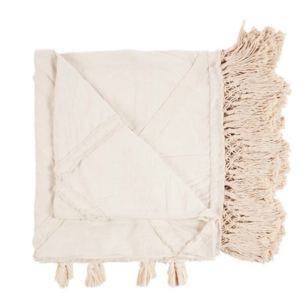 De Berber Bedsprei - Naturel De natuurlijke kleur brengt een kalmerende, neutrale toon in je decor en roept een gevoel van rust en organische schoonheid op, geïnspireerd door de eenvoud van de natuur. De Berber Bed Throw is gemaakt van katoen en biedt een pluche en gezellig gevoel dat perfect is om over je bed te draperen of op te krullen met koude avonden. De duurzame katoenen stof handhaaft zijn schoonheid en comfort in de loop van de tijd, waardoor het een veelzijdige toevoeging is aan uw slaapkamer of woonkamer. Casa & Viventes Breedte: 240cm Hoogte: 1cm Lengte: 300cm Gewicht: 4150g Materialen: Katoen, Katoen merk: Bazar Bizar Living